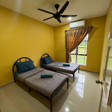D' Totok Housestay Σεπάνγκ Εξωτερικό φωτογραφία