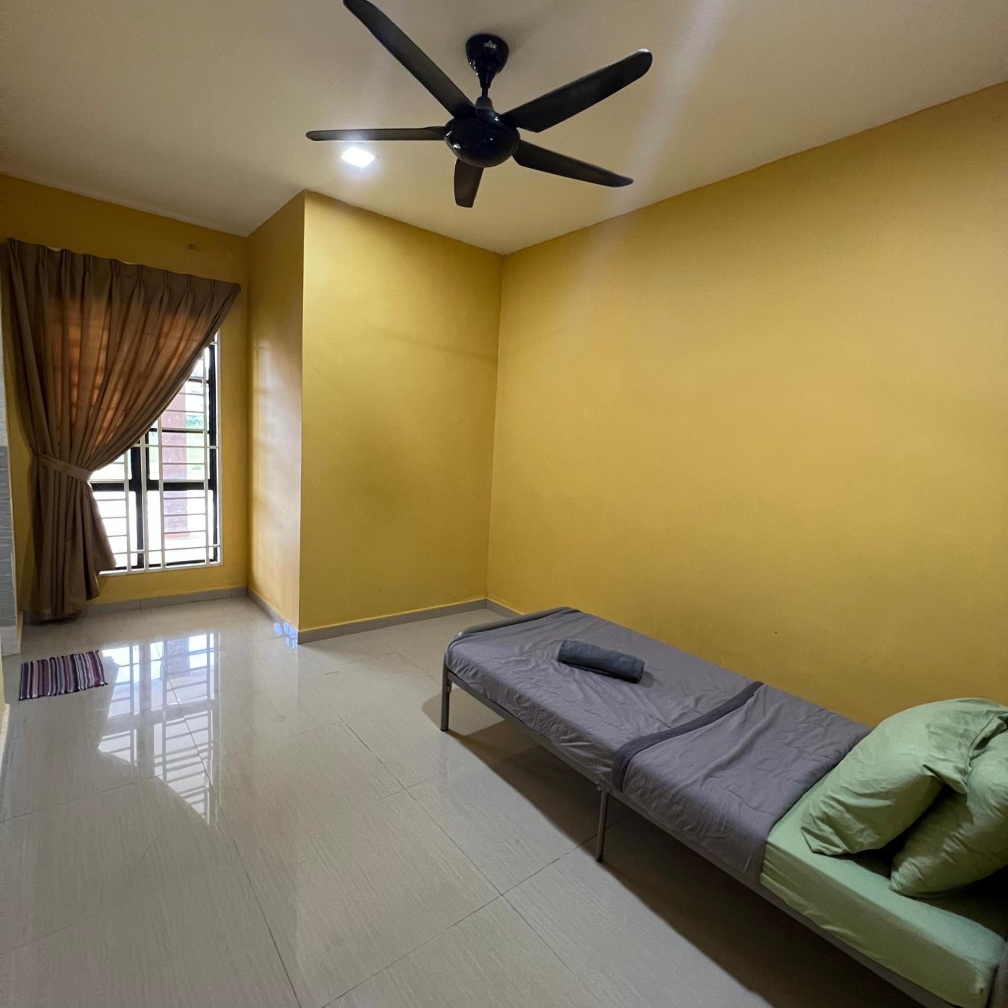 D' Totok Housestay Σεπάνγκ Εξωτερικό φωτογραφία